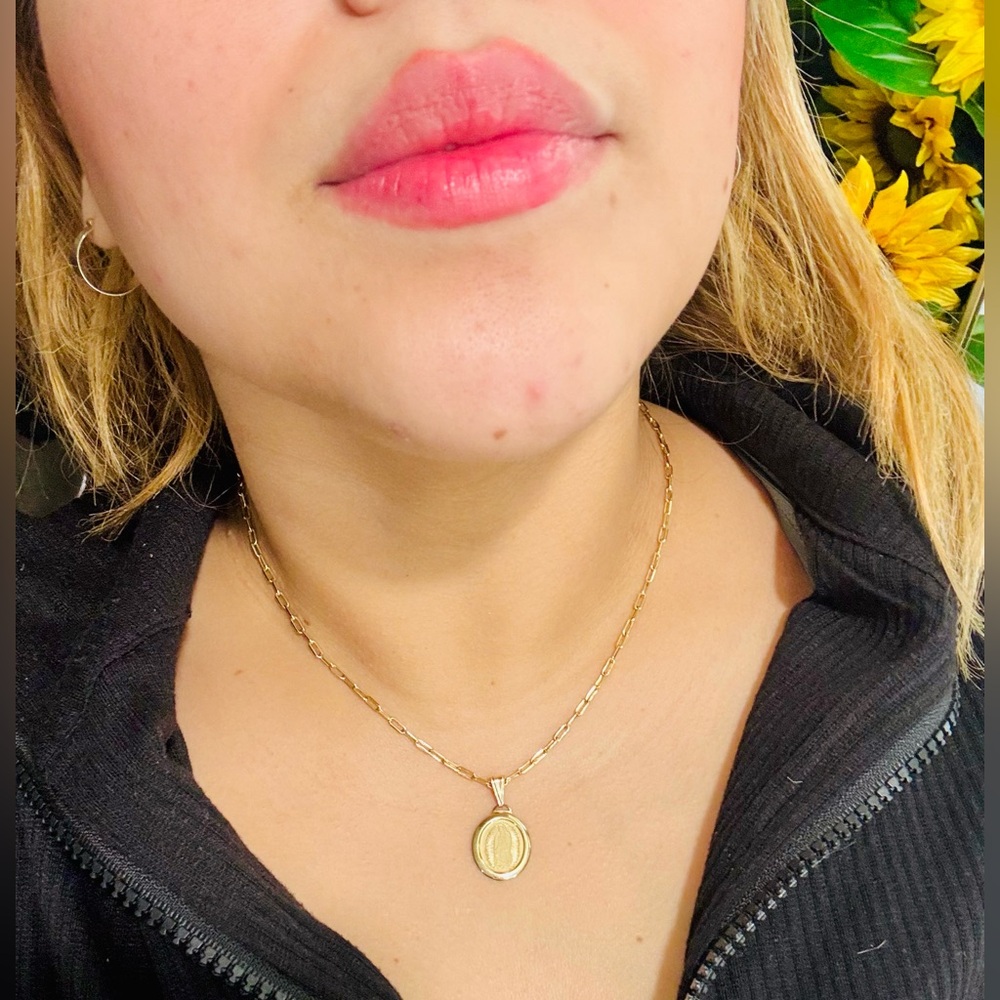 10K pure paperclip necklace with Virgin Mary pendant đ€ - Picture 4 of 13